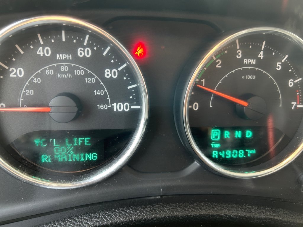 Used 2016 Silver Jeep Unlimited Sahara image 10