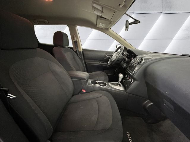 Used 2015 Red Nissan S image 13