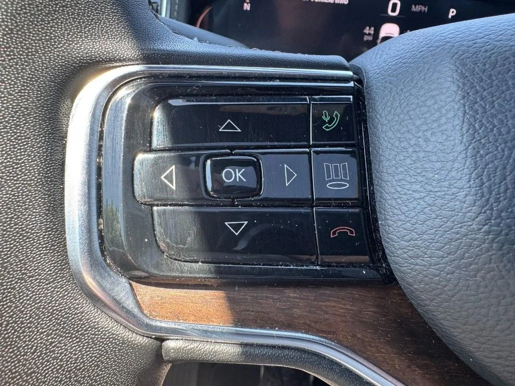 Used 2024 Black Jeep Base image 19