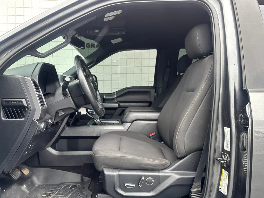 Used 2018 Gray Ford XLT image 3