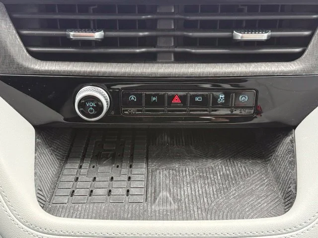 Used 2025 Black Ford Platinum image 30