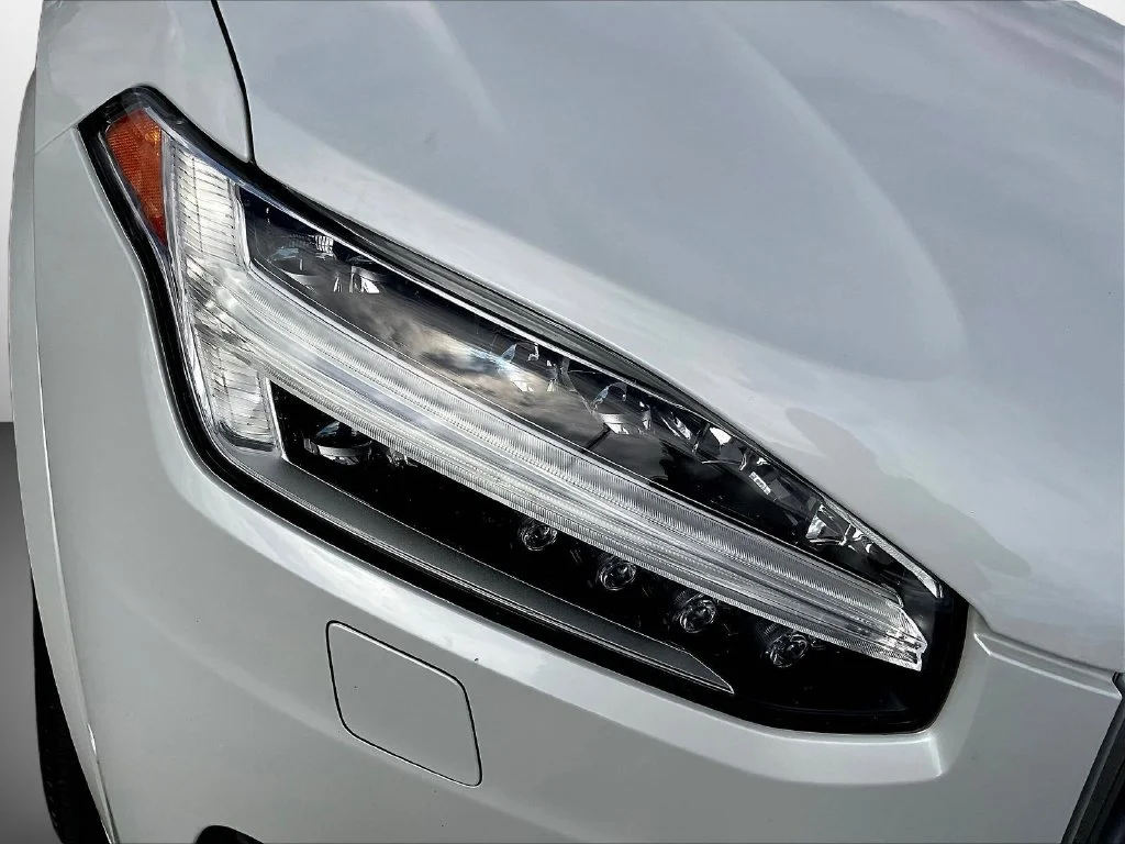 Used 2022 Crystal White Volvo T8 Inscription Extended Range 6P image 32