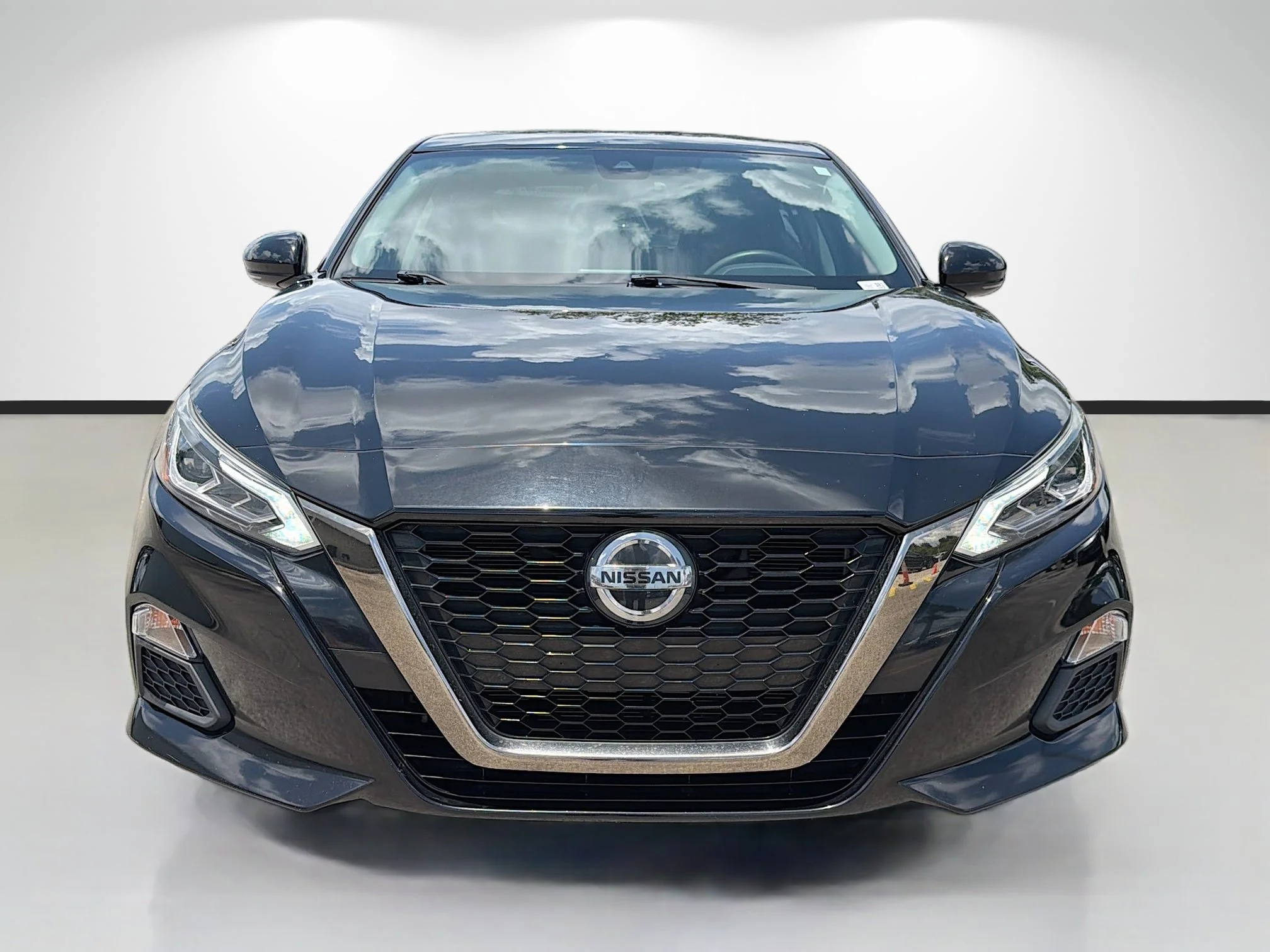 Used 2020 Super Black Nissan 2.5 SR image 8