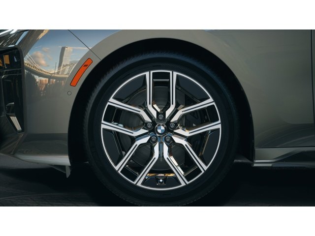 New 2026 Dravit Grey Metallic BMW 740i xDrive image 7