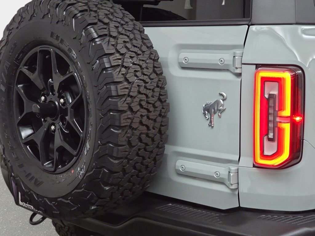 Used 2023 Cactus Gray Ford Badlands image 35
