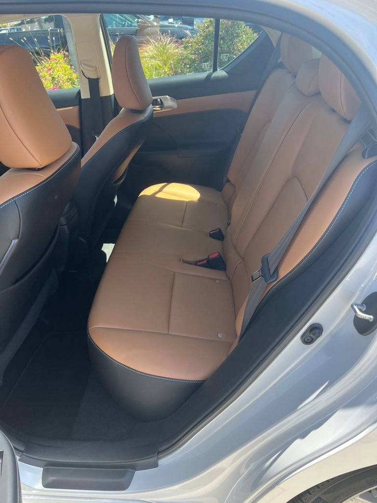 Used 2017 Ultra White w/Black Roof Lexus 200h image 10