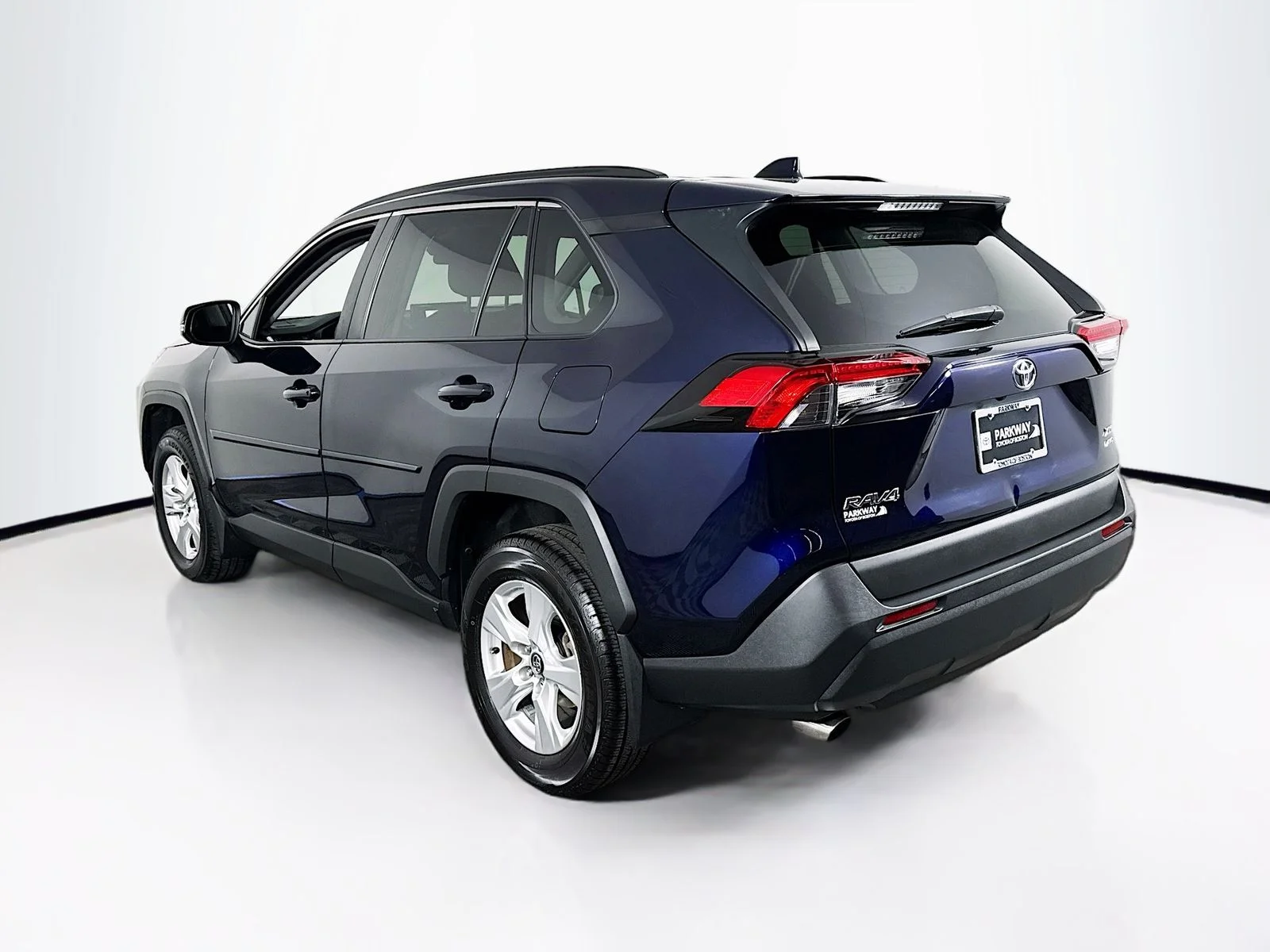 Used 2020 Blue Toyota XLE image 5