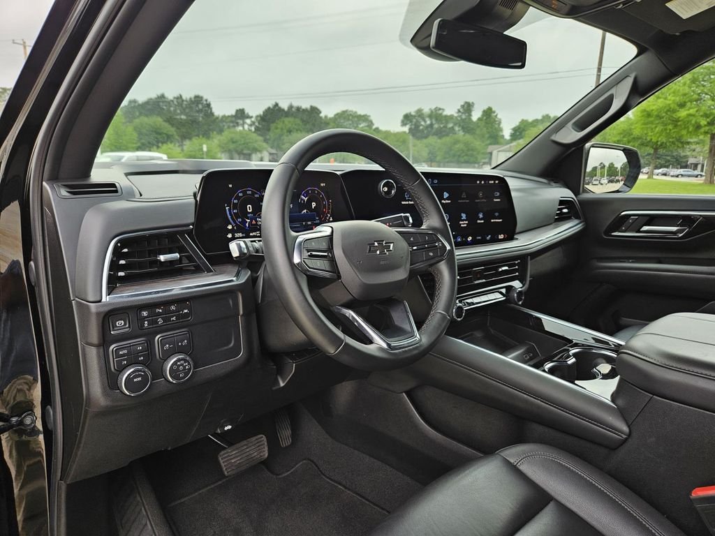 Used 2025 Black Chevrolet Z71 image 16