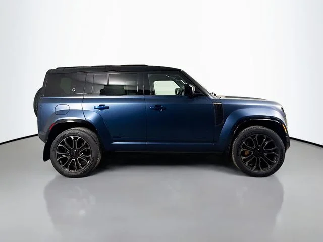 New 2026 Sargasso Blue Land Rover  OCTA image 4