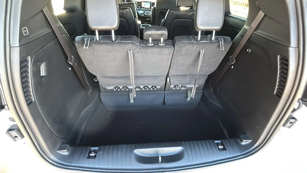 2026 Chrysler Pacifica Select - Photo 28