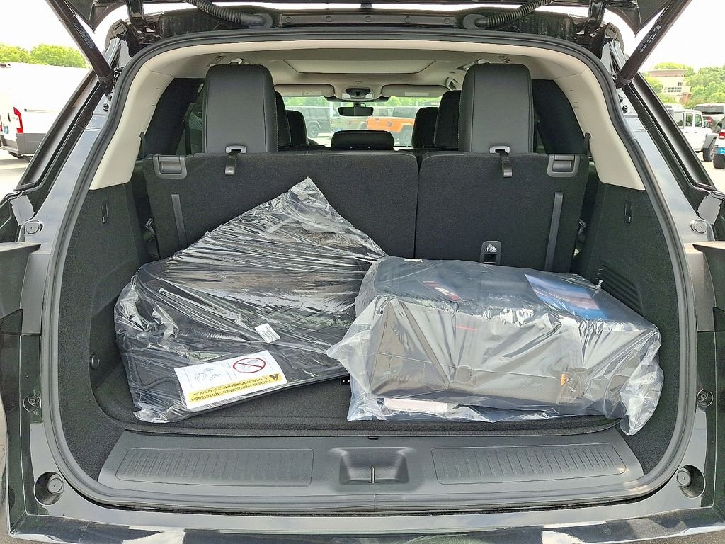 Used 2026 Black INFINITI LUXE image 27