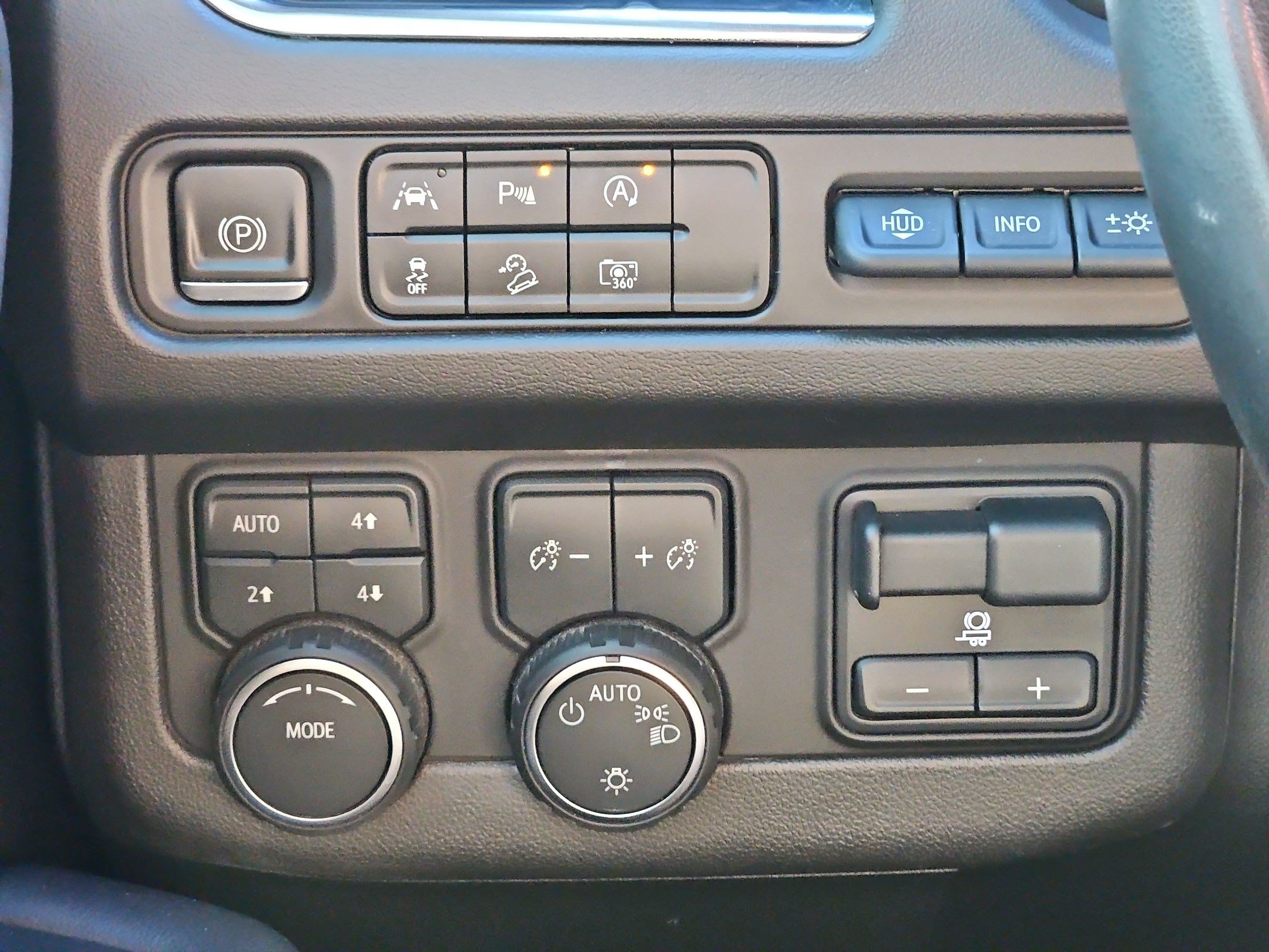 2023 Chevrolet Suburban Premier - Photo 24