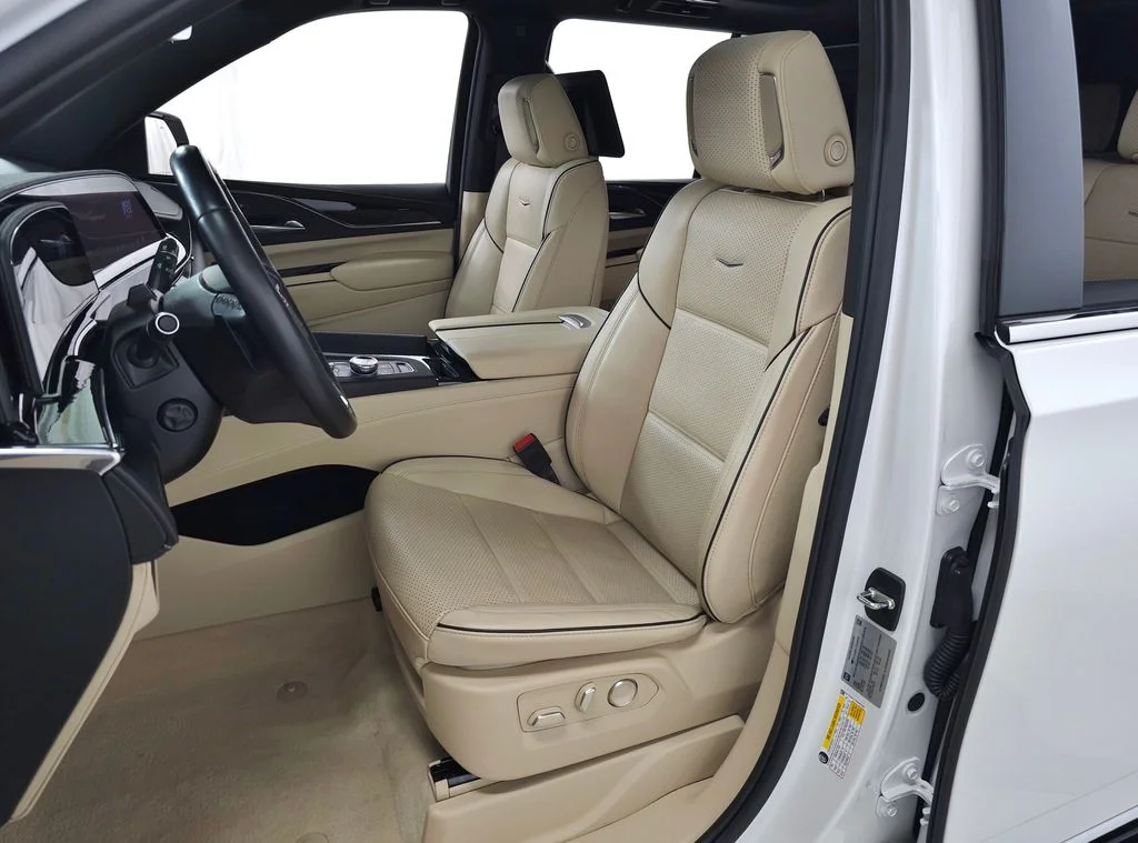 Used 2024 White Cadillac Premium Luxury image 19