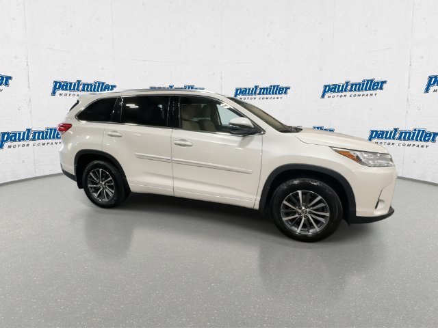 Used 2017 White Toyota XLE image 13