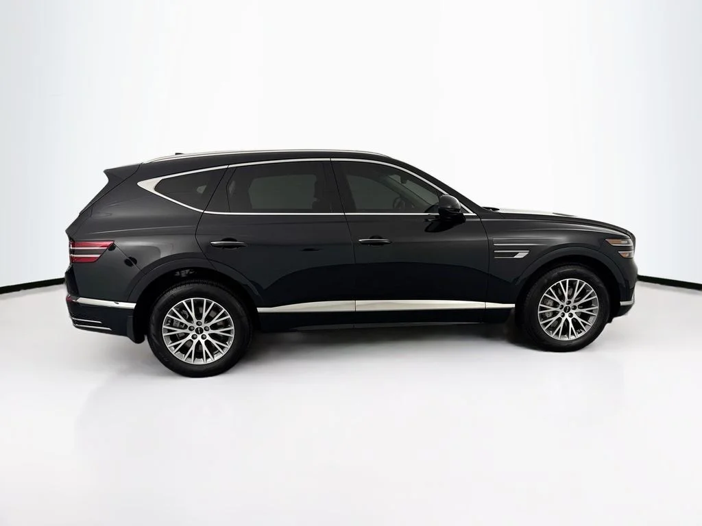 Used 2026 Black Genesis 2.5T image 4