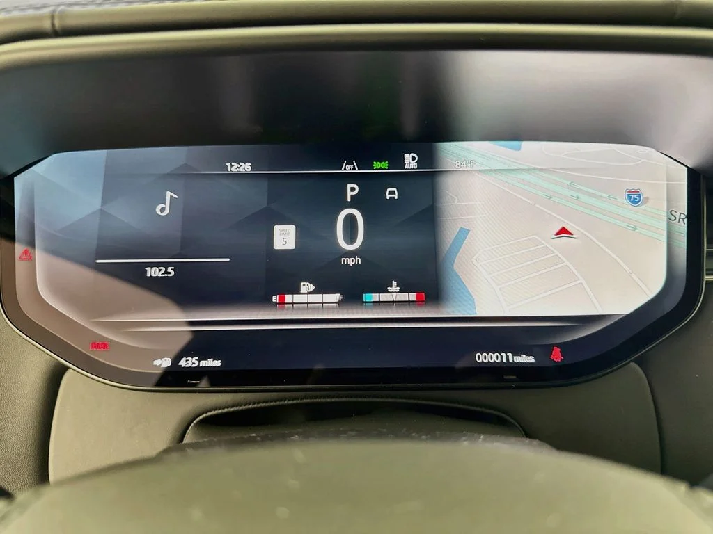 New 2026 Charente Grey Land Rover Dynamic SE image 12
