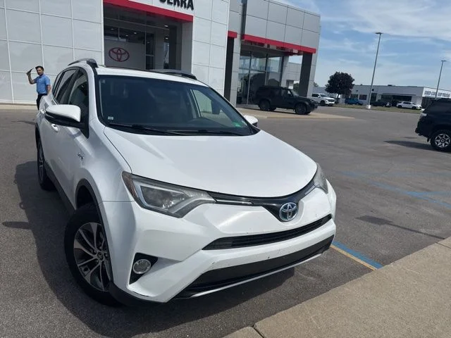 Used 2016 White Toyota XLE image 2