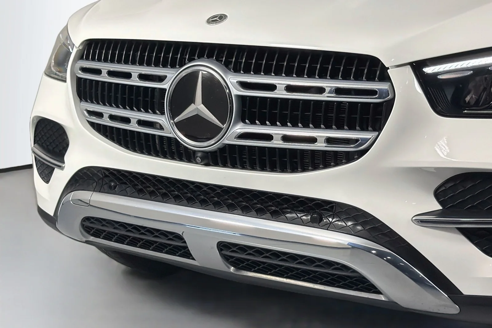 Certified Used 2024 Polar White Mercedes-Benz 450e image 13
