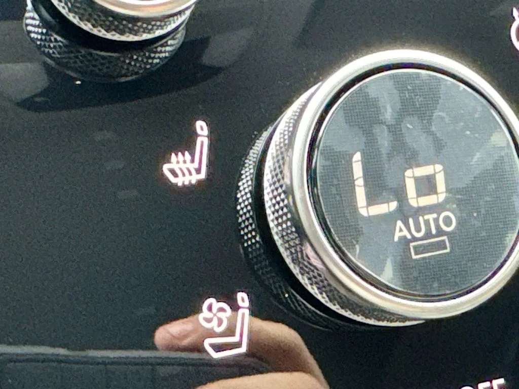 New 2027 MINERAL BLACK INFINITI Luxe FWD image 21