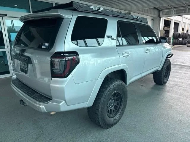 Used 2017 Classic Silver Toyota SR5 image 9
