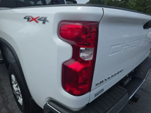 Used 2025 White Chevrolet LT image 35