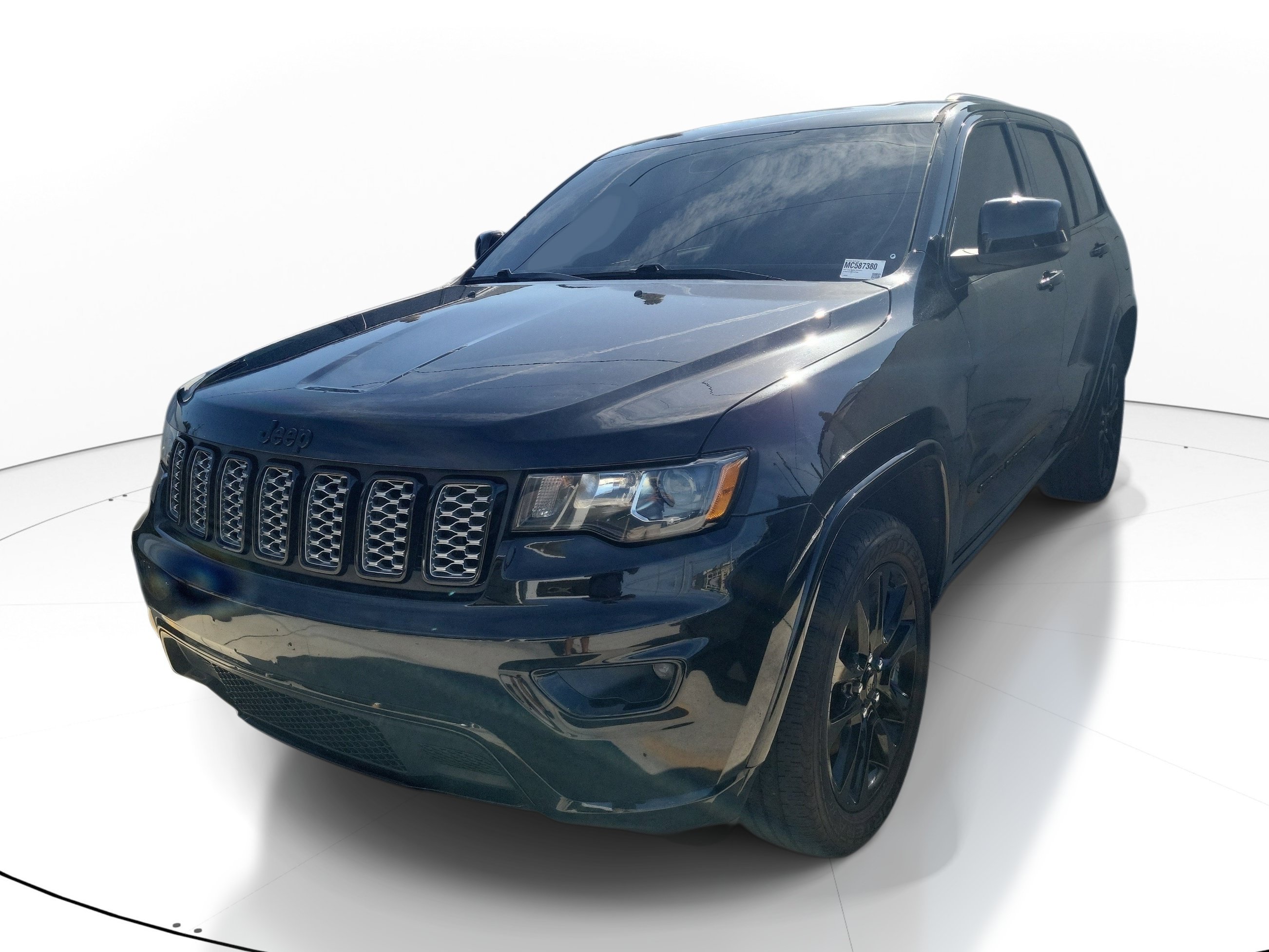 Used 2021 Diamond Black Crystal Pearlcoat Jeep Laredo X image 3