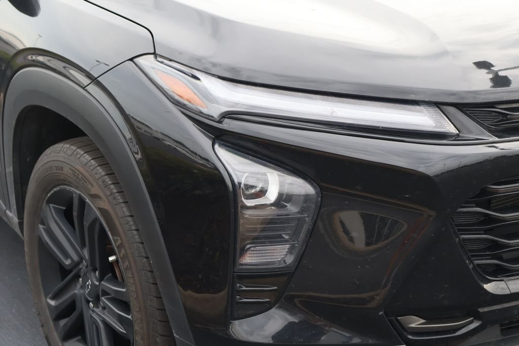 Used 2024 Mosaic Black Metallic Chevrolet ACTIV image 4