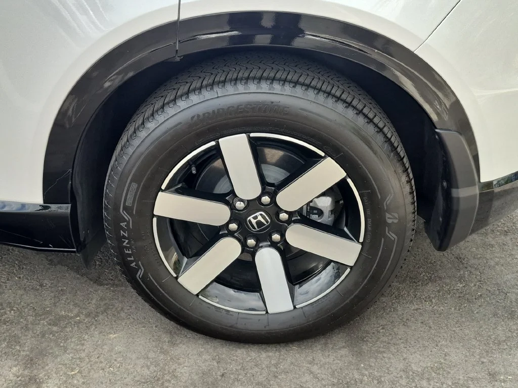 Used 2025  Honda Touring image 32