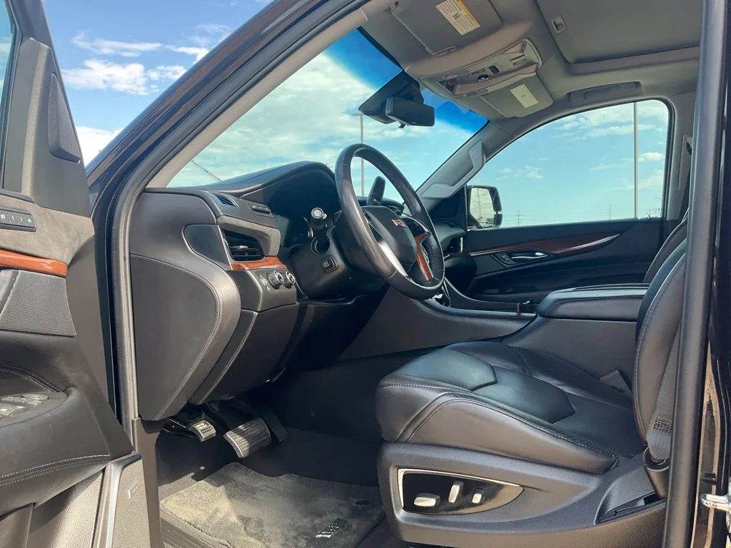 Used 2018 BLACK RAVEN Cadillac Luxury image 35