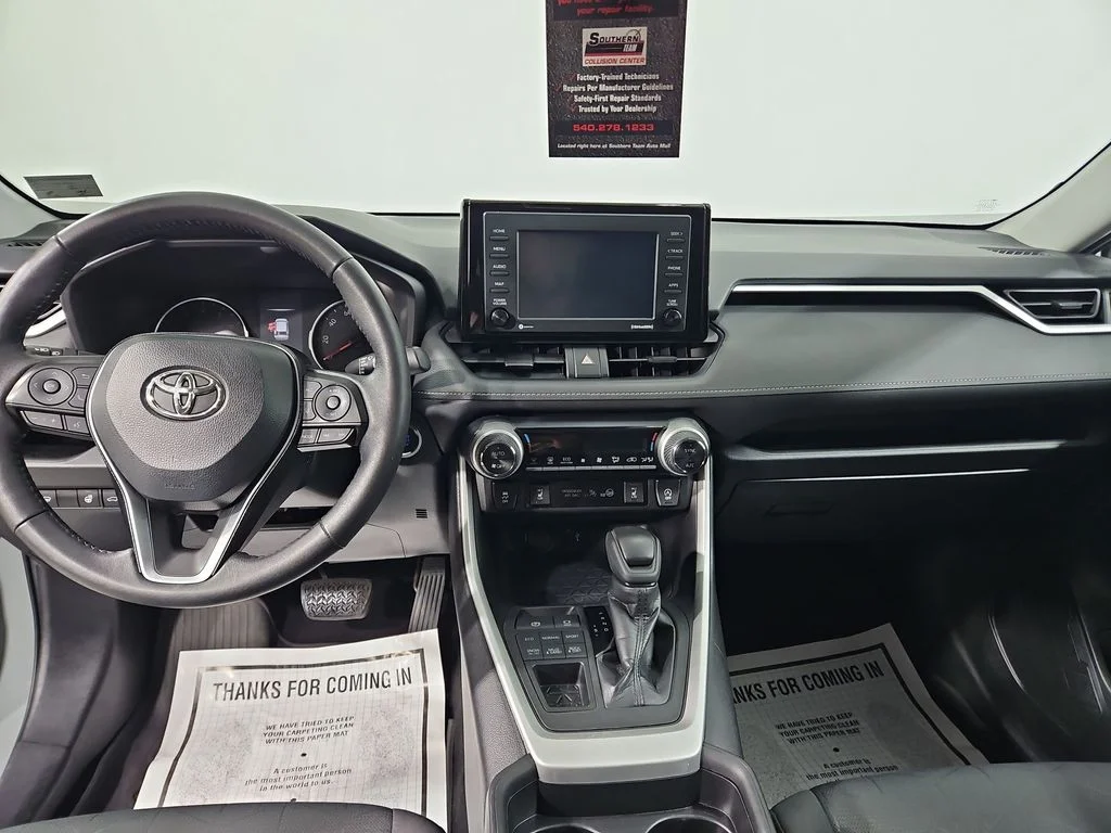 Used 2021  Toyota XLE image 13