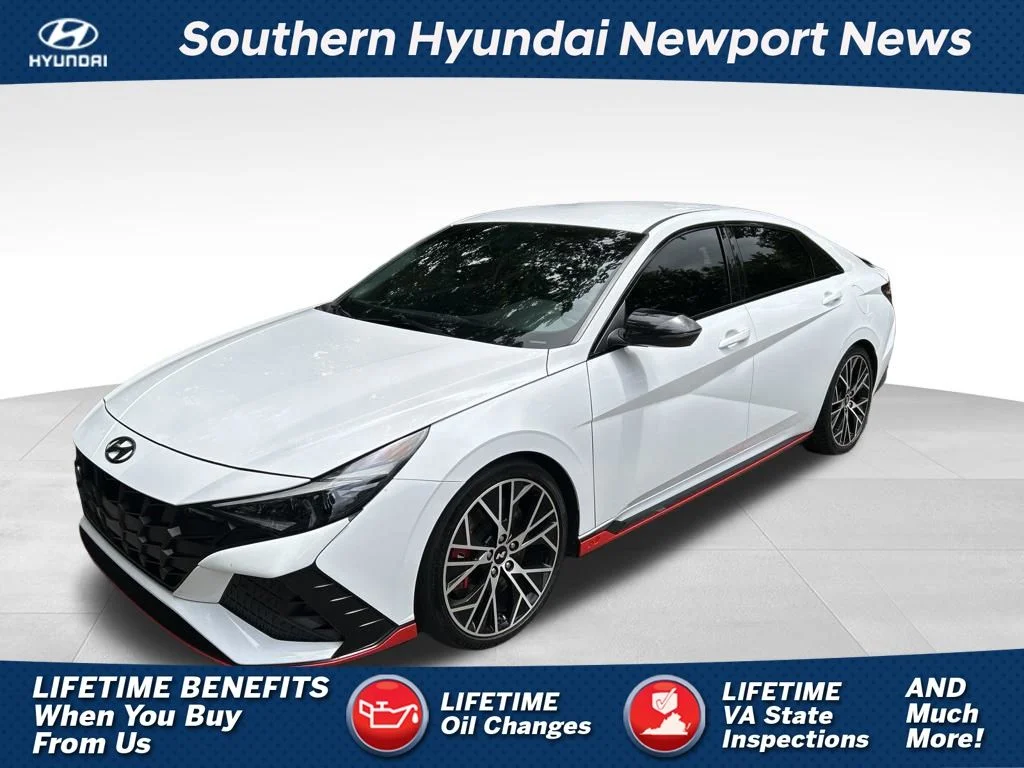 Used 2022 White Hyundai Base image 1