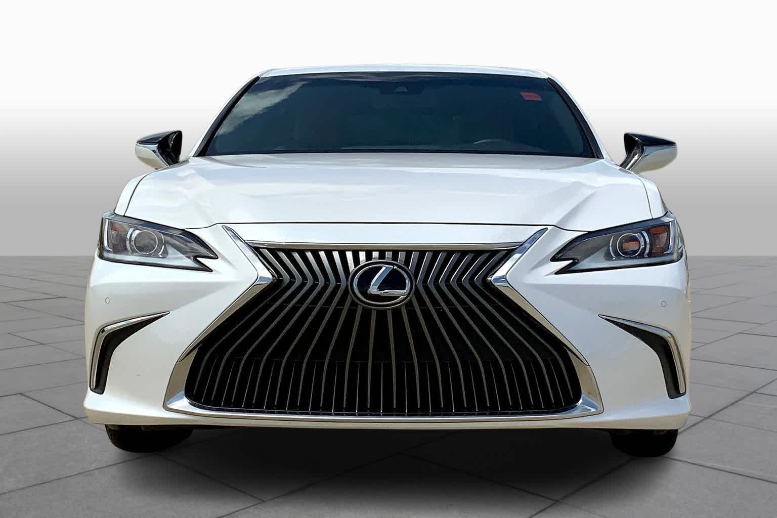 Used 2020 Eminent White Pearl Lexus  image 3