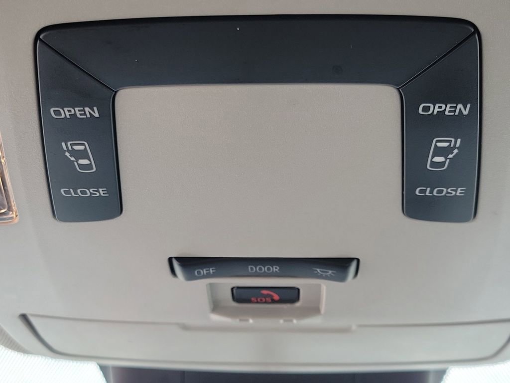Used 2022  Toyota LE image 32