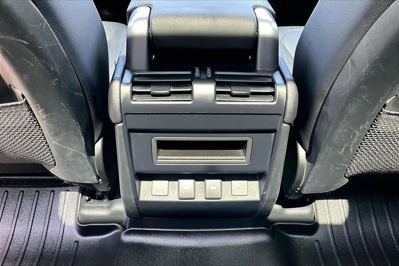 Used 2024  Land Rover S image 17