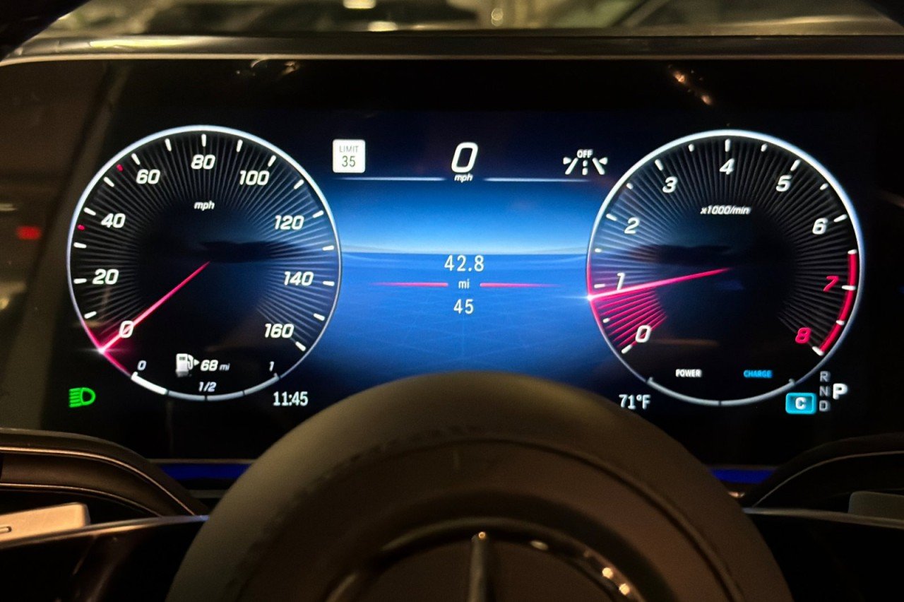 New 2026 MANUFAKTUR Moonlight White Metallic Mercedes-Benz Maybach GLS 600 4MATIC® SUV image 25
