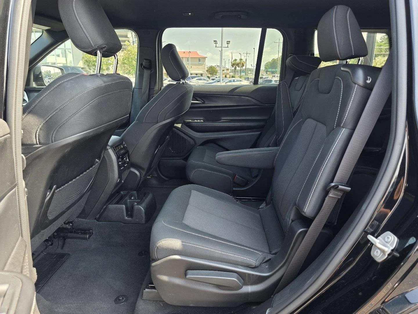 Used 2024 Diamond Black Crystal Pearlcoat Jeep Laredo image 26