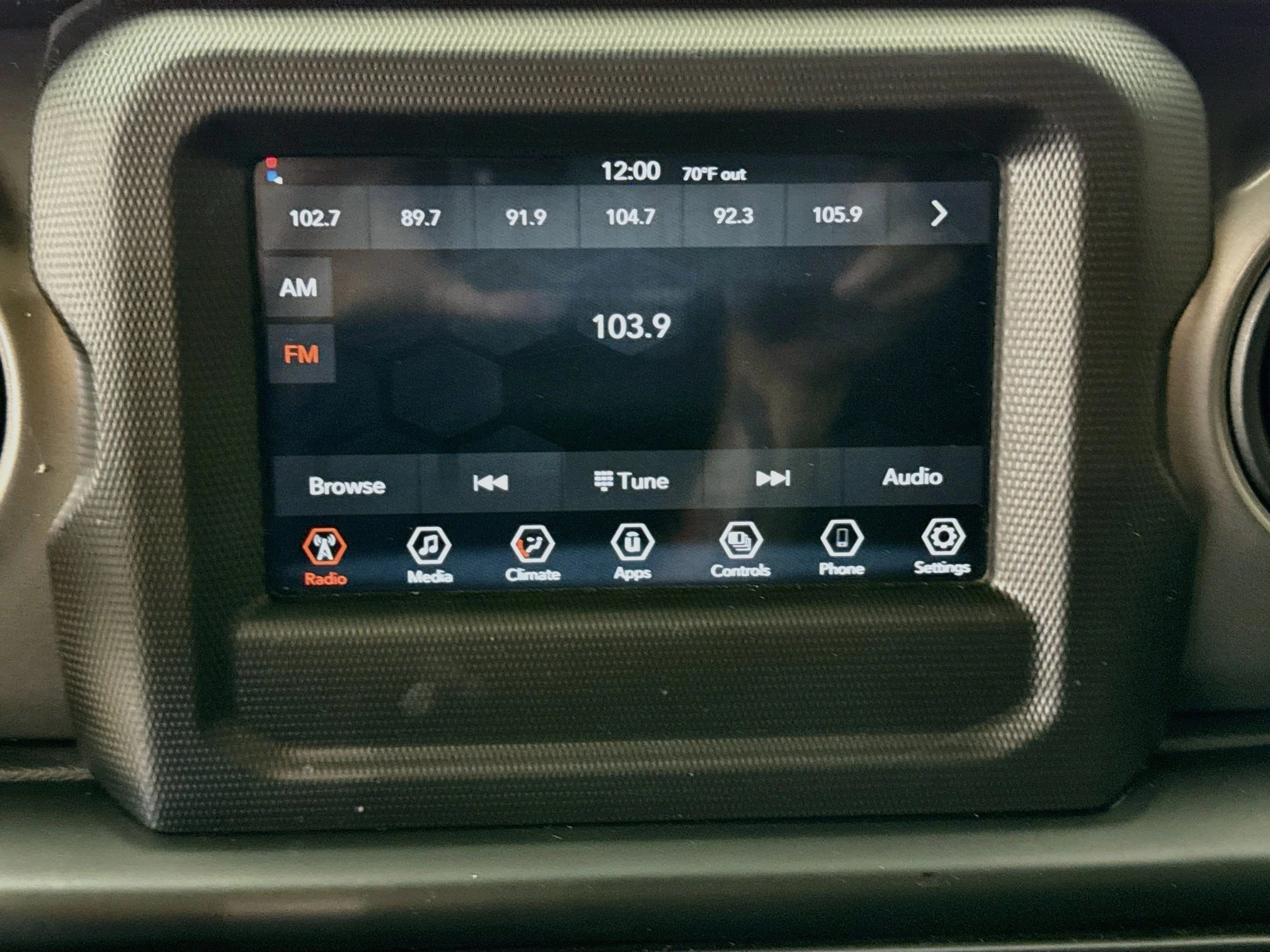 Used 2022  Jeep Sport S image 16