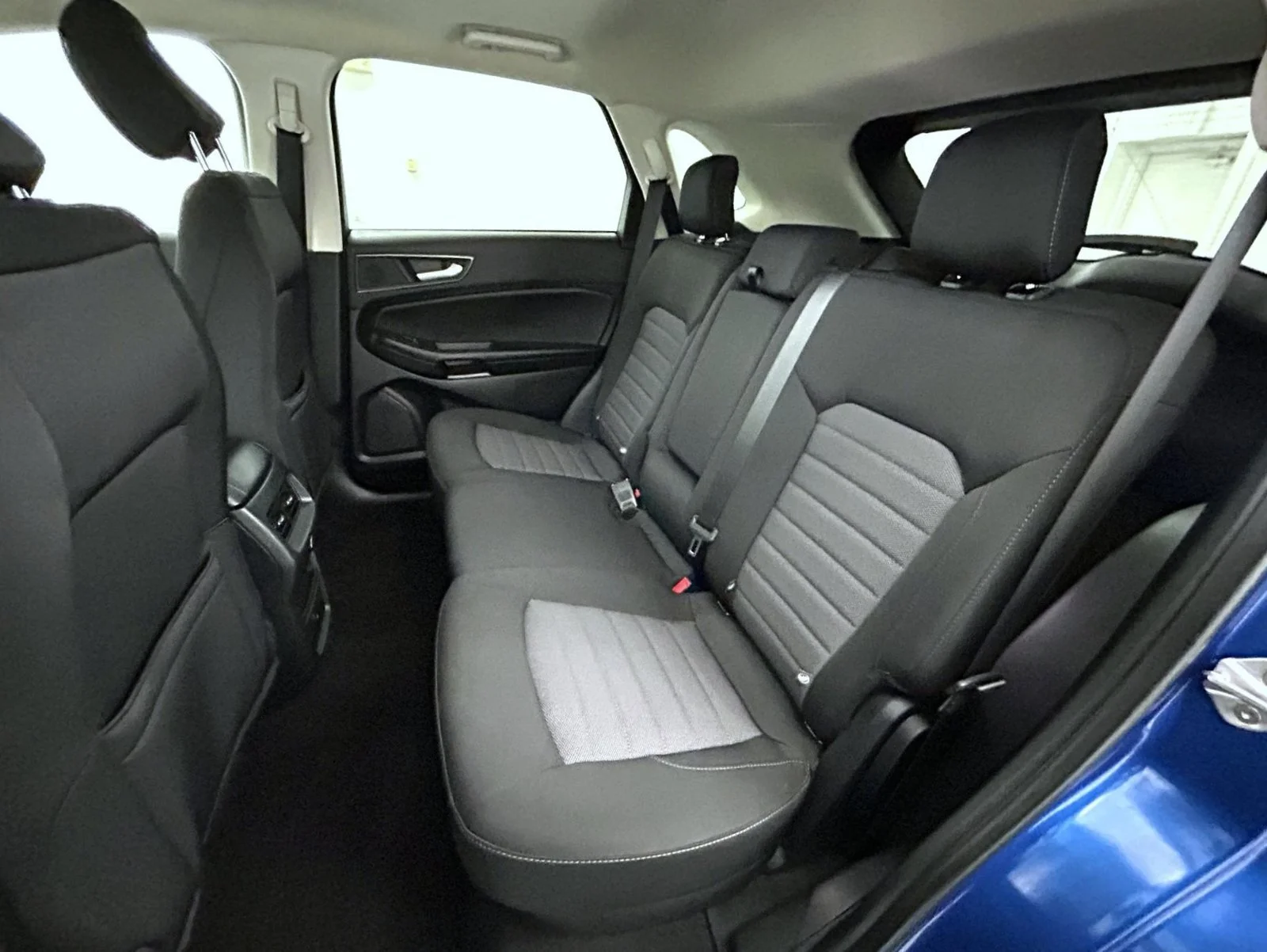 Used 2024 Blue Ford SE image 19