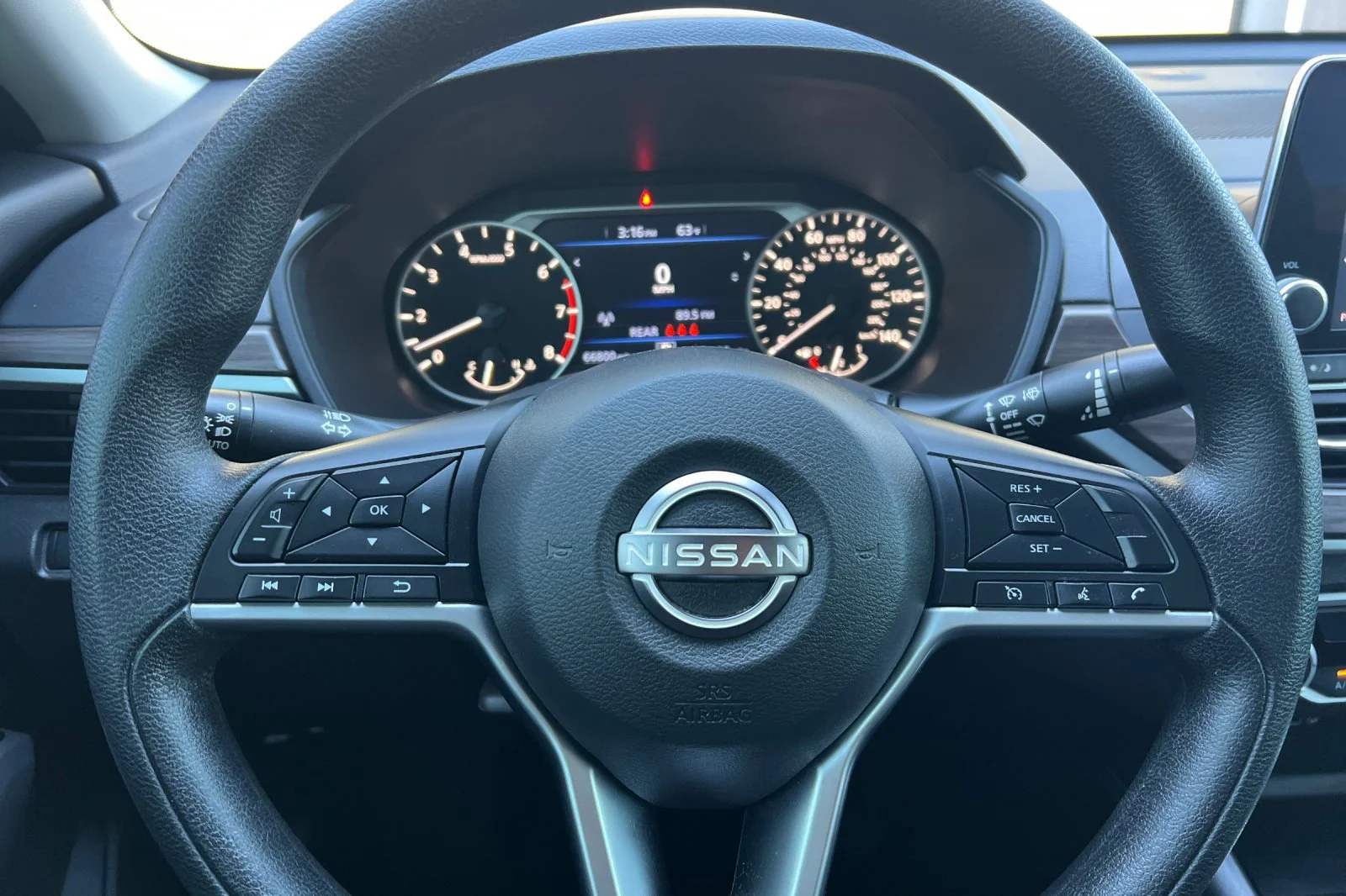 Used 2023 Pearl White Tricoat Nissan 2.5 SV image 23