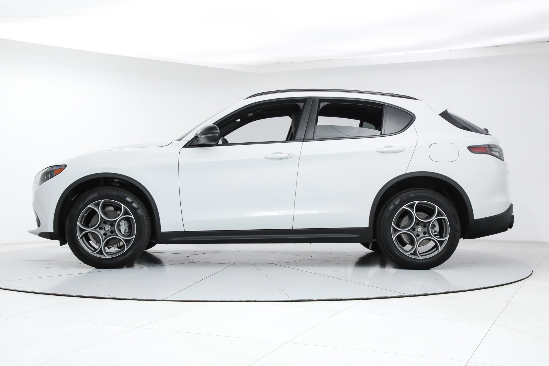 2025 Alfa Romeo Stelvio Base - Photo 2