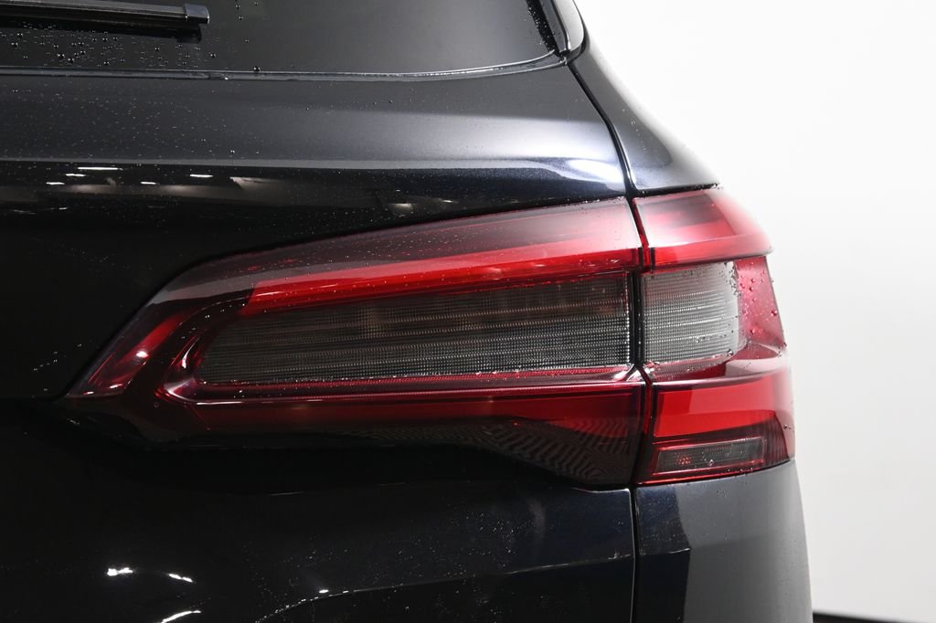 Used 2023 Black BMW xDrive40i image 13
