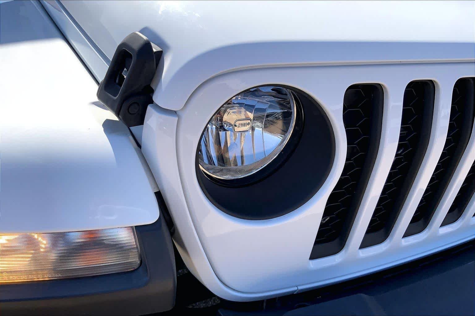 Used 2022 Bright White Clearcoat Jeep Overland image 55