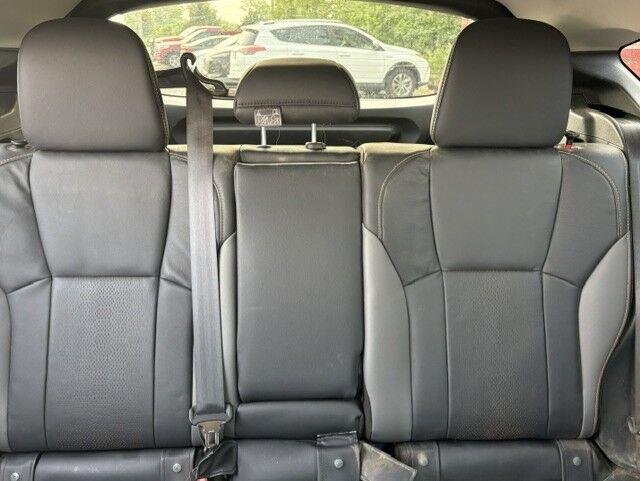 Used 2024 Ice Silver Metallic Subaru Limited image 5