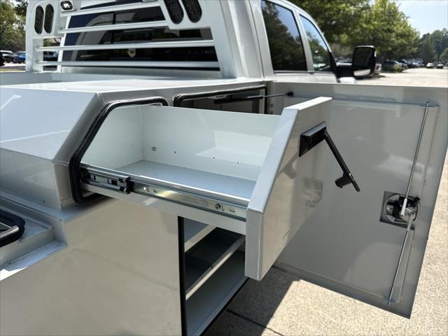 New 2026 Bright White Clear-Coat Exterior Paint RAM TRADESMAN Chassis Cab image 21