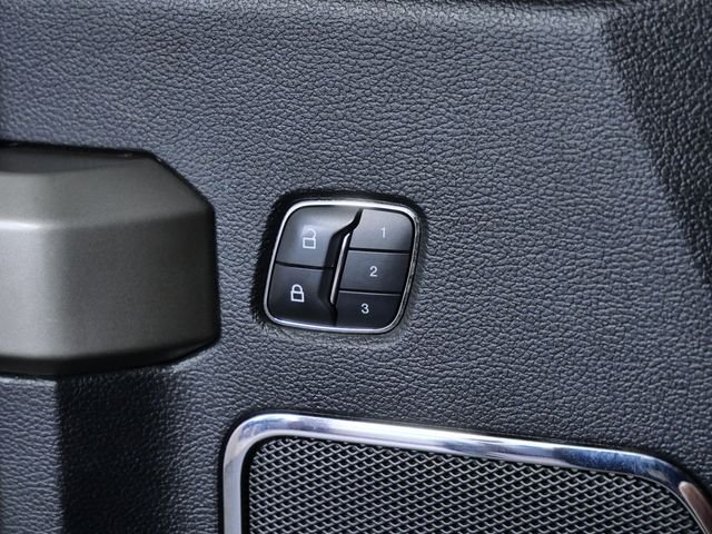 Used 2015  Ford Lariat image 27