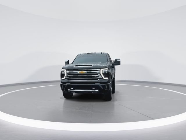Used 2024 Black Chevrolet High Country image 3