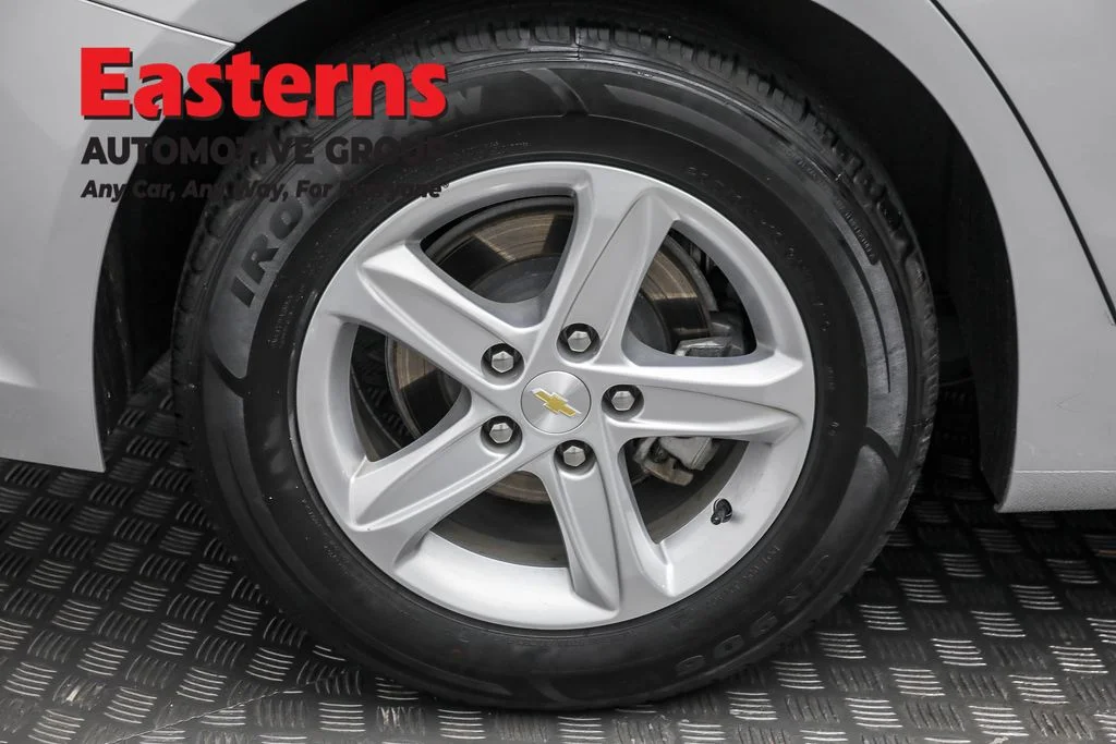 Used 2022 Silver Chevrolet LT image 29