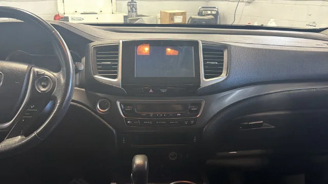 Used 2017 White Honda EX-L image 17