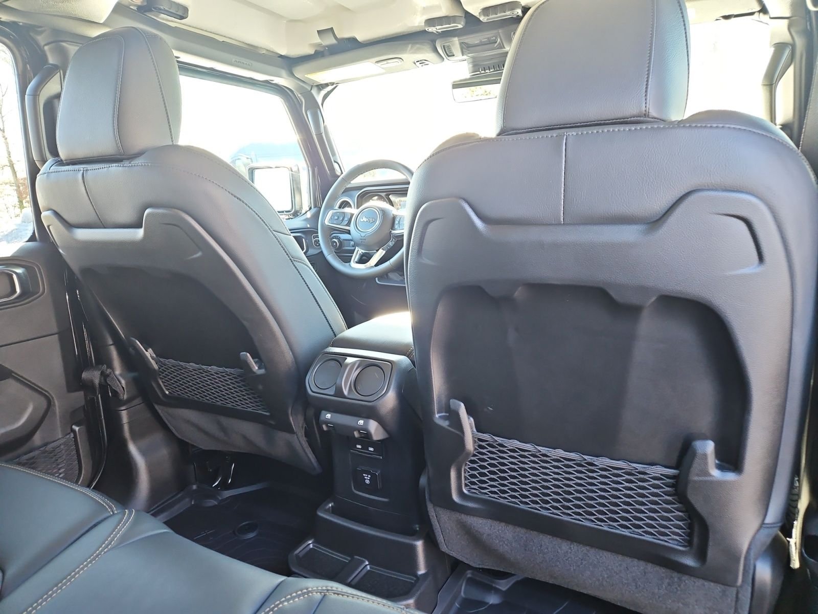 2025 Jeep Wrangler 4-Door Sahara - Photo 18