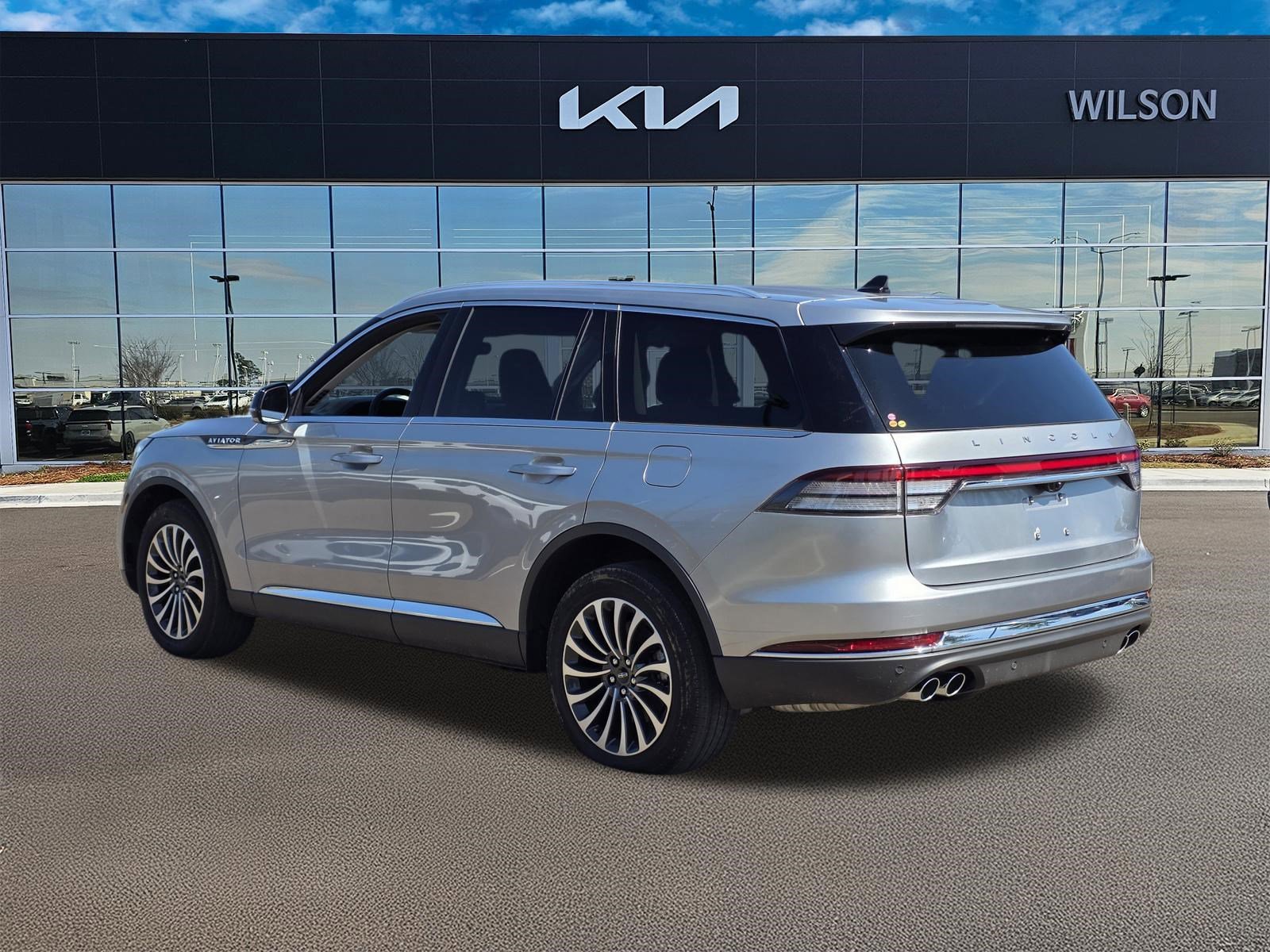 Used 2023 Silver Radiance Metallic Clearcoat Lincoln Standard image 6